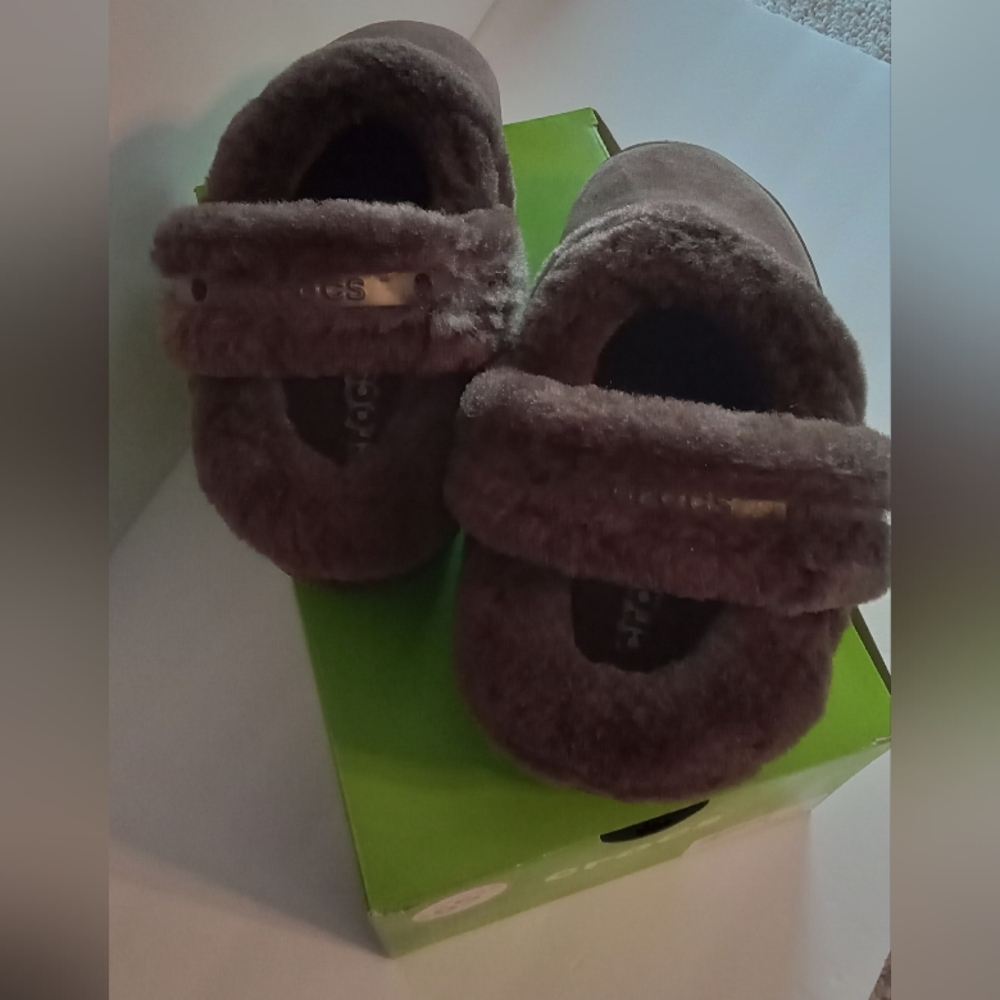 Classic Unforgettable Vegan Suede Clogs - Picture 5 of 11